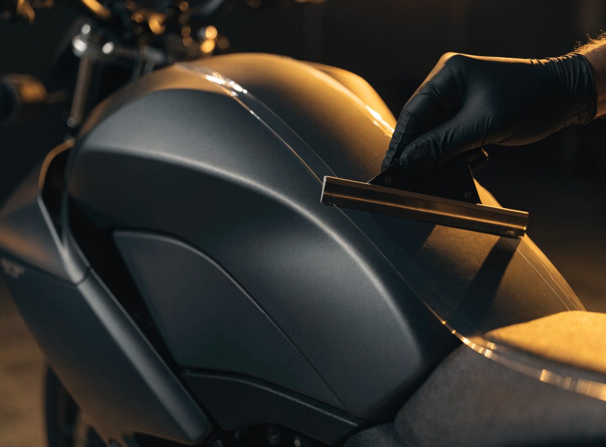 Partial wrap on motorcycle tank